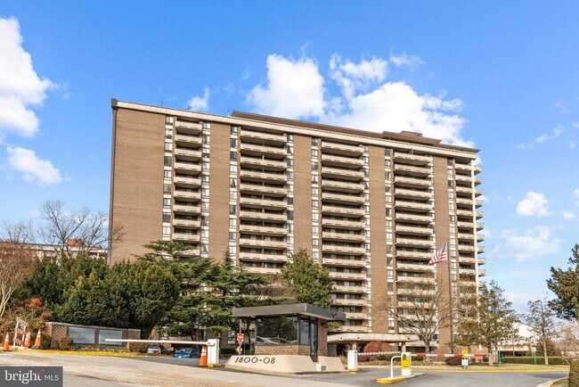 Building Photo - 1800 Old Meadow Rd