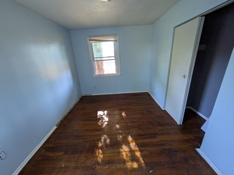 Building Photo - 1600 Damon St