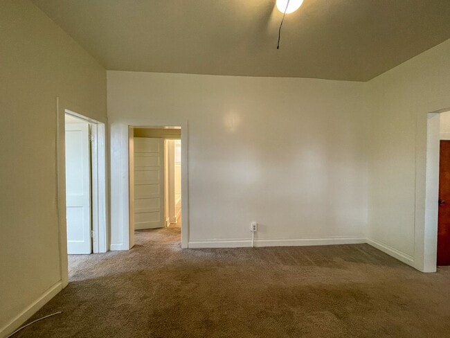Building Photo - 307 N 6th Ave