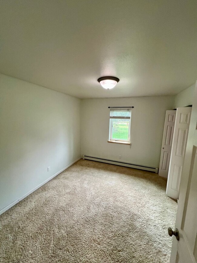 Building Photo - 3-Bedroom Home in North Pole / 2 Car Garag...