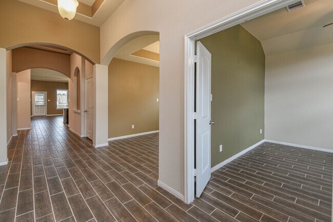 Building Photo - 14149 Isle Royal Ln