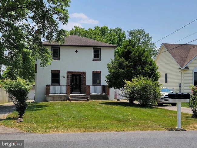 Building Photo - 734 Sunnyside Ave