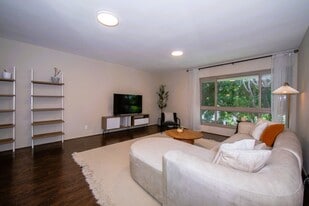 Building Photo - 6001 Canterbury Dr