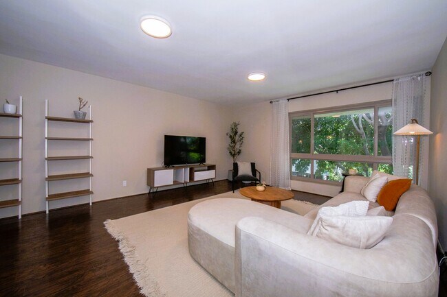 Building Photo - 6001 Canterbury Dr