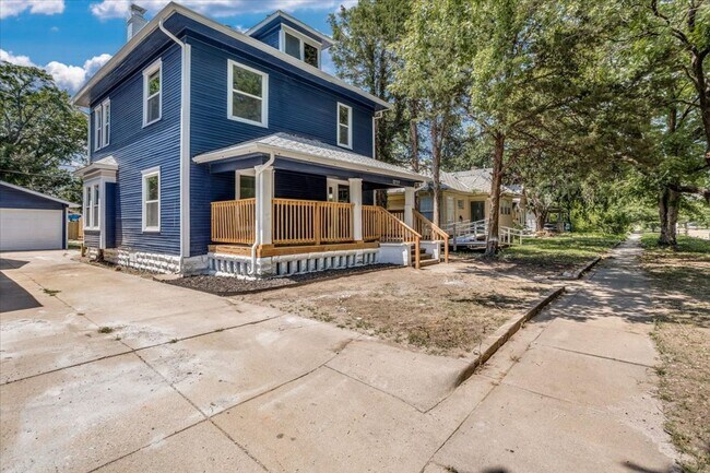 Building Photo - Riverside home for rent