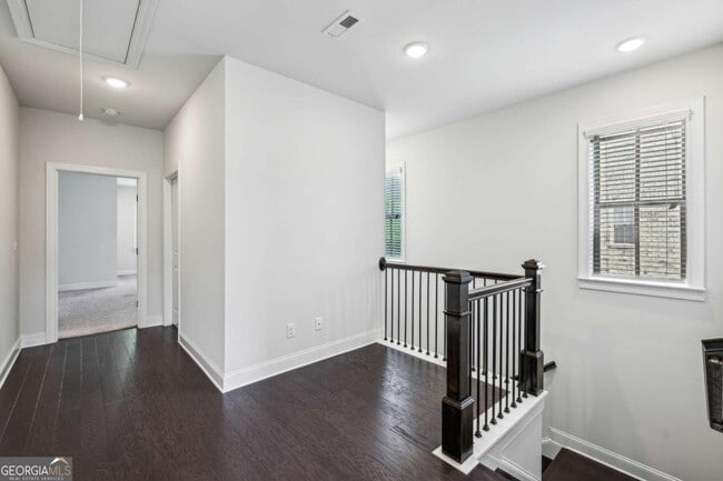 Building Photo - 687 Avondale Creek Dr.