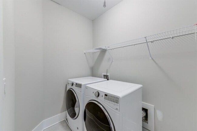 Building Photo - 4304 Walsh Dr