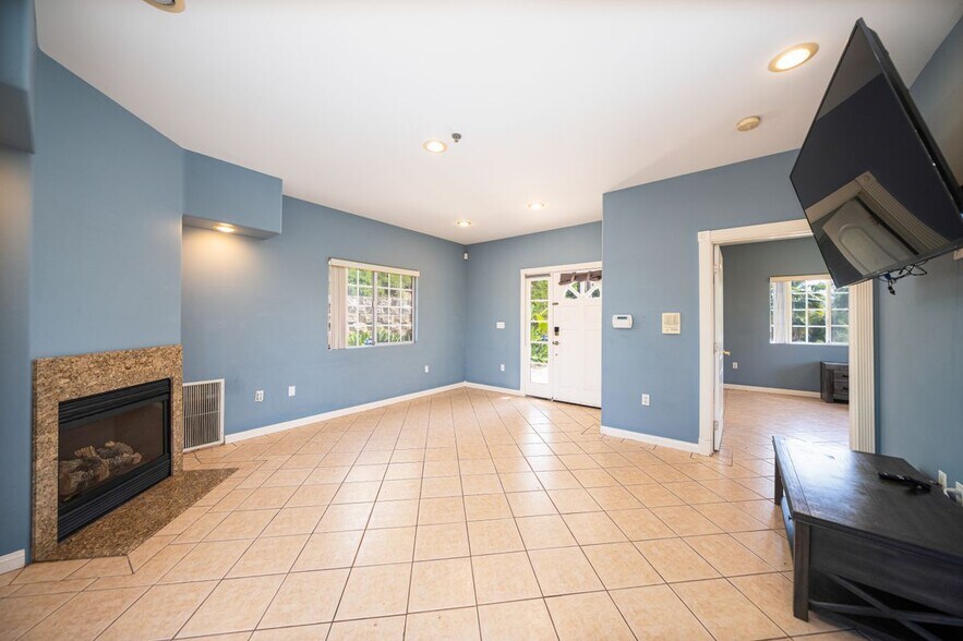 Building Photo - 1712 Pass and Covina Rd