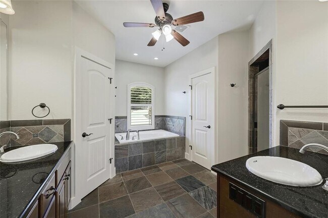 Building Photo - 116 Tallstar Dr