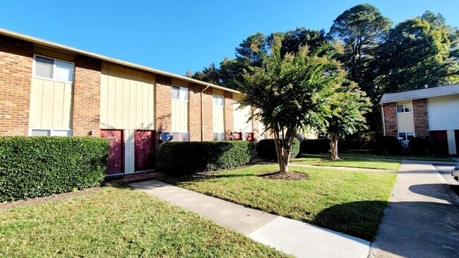 Building Photo - 7011 Wentworth St