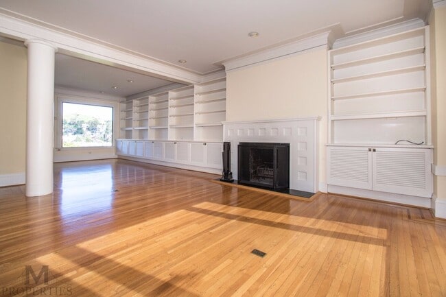 Building Photo - Eureka Valley 4 Bed + Bonus Room, 3 Bath, ...