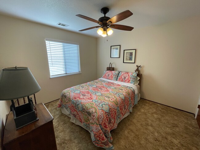Building Photo - 43126 E Sugar Pine Dr