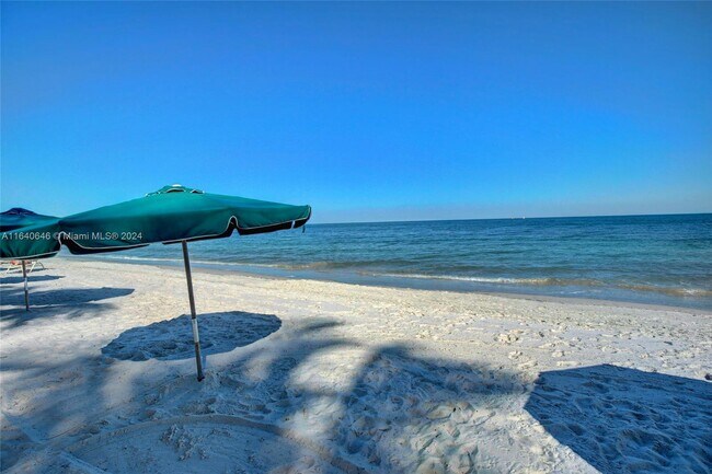 Building Photo - 781 Crandon Blvd