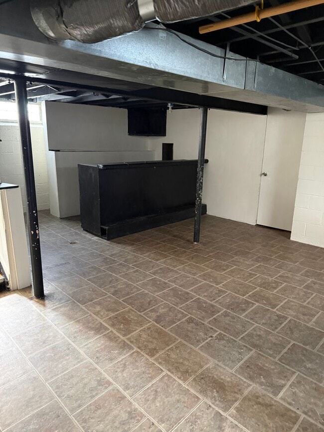 Building Photo - Awesome Property for an Awesome Price