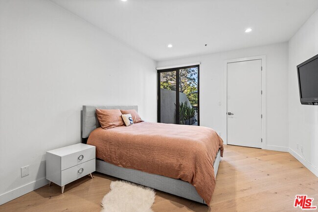 Building Photo - 2102 Century Park Ln