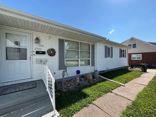Building Photo - 2543 Edgemont Ave