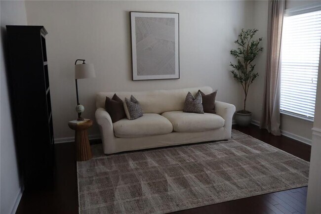 Building Photo - 701 Woodbridge Dr