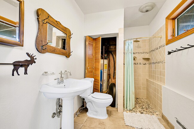 Building Photo - 28195 Cragmont Dr