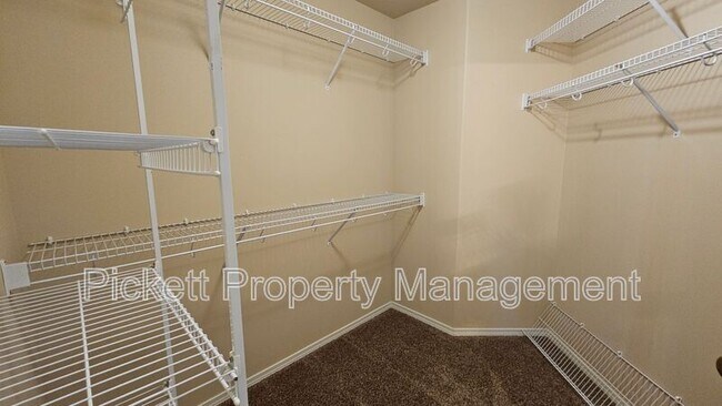 Building Photo - 2369 SW Siskin Cir