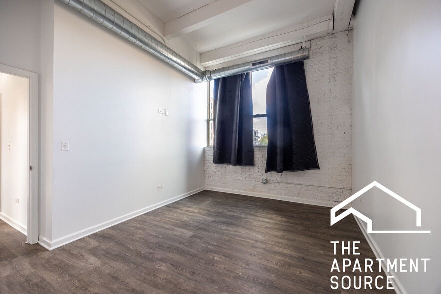 Building Photo - 930 W Dakin St