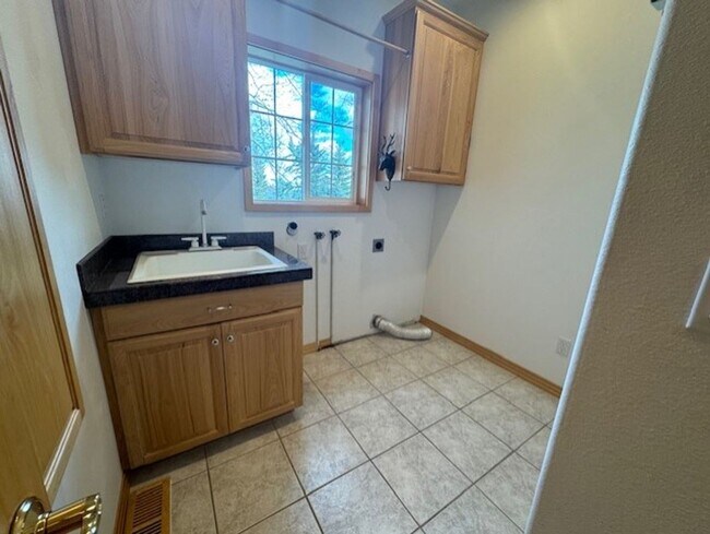 Building Photo - MOVE IN SPECIAL $1000 OFF FIRST MONTHS REN...