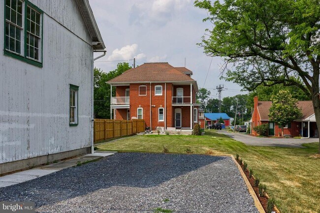 Building Photo - 136 E Harrisburg Ave