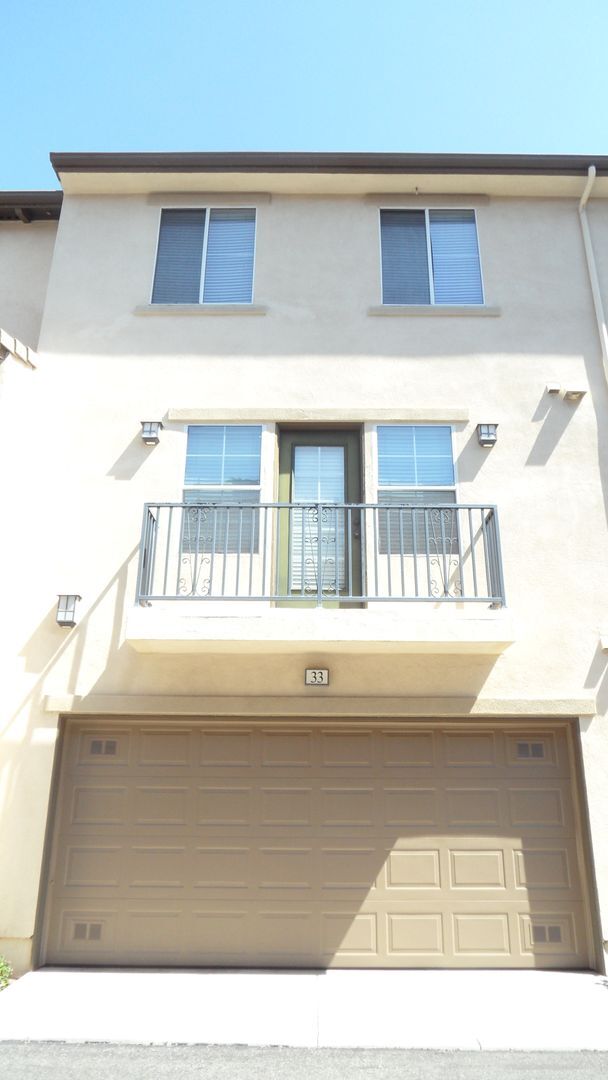 Building Photo - 33 Bonsall