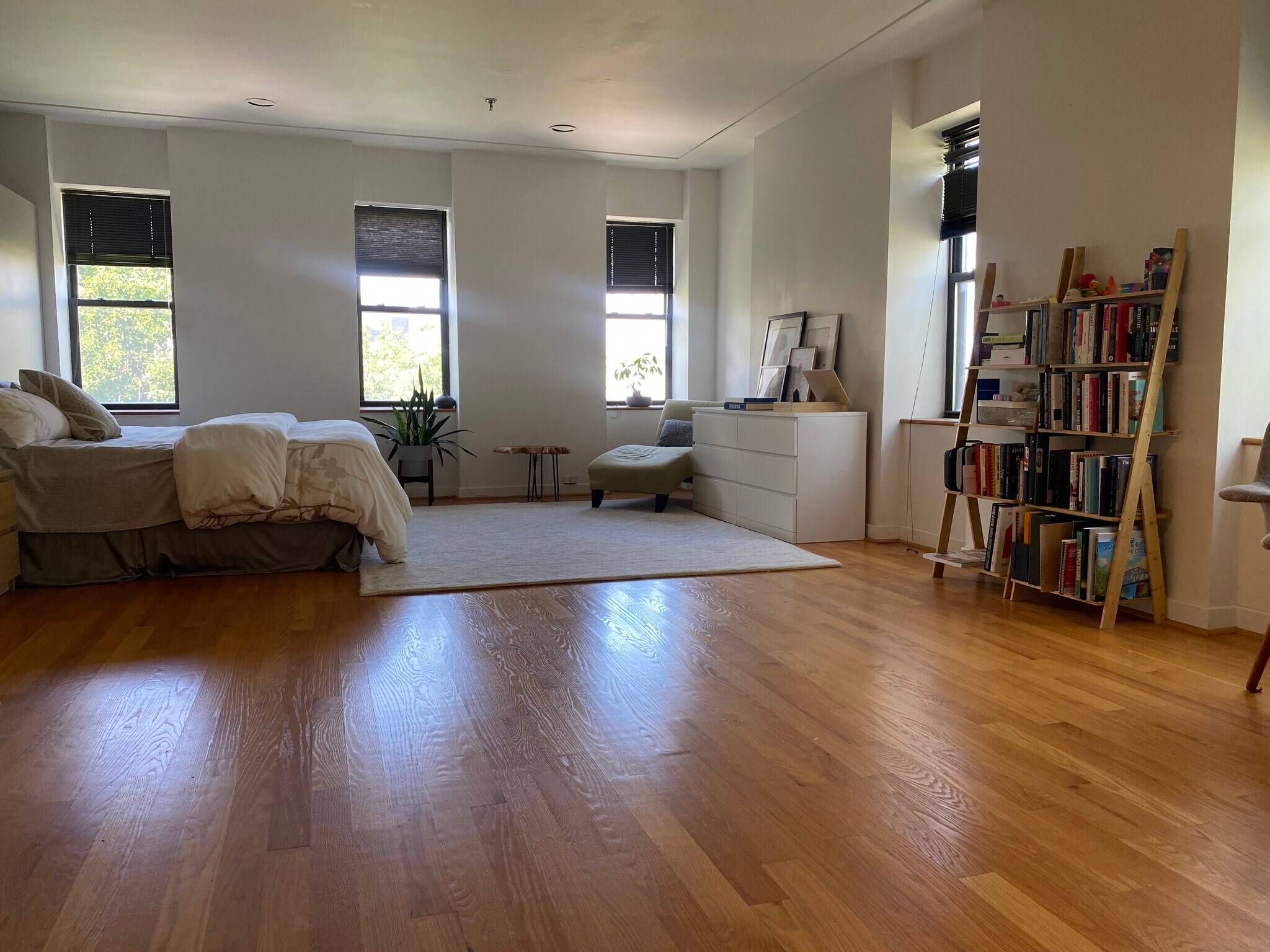 Building Photo - 900 Hickory St