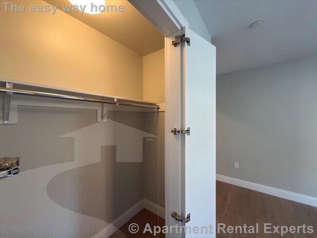 Building Photo - 9 Central St