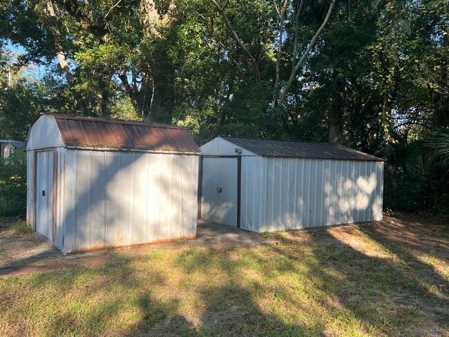 Building Photo - 708 E Leonard St