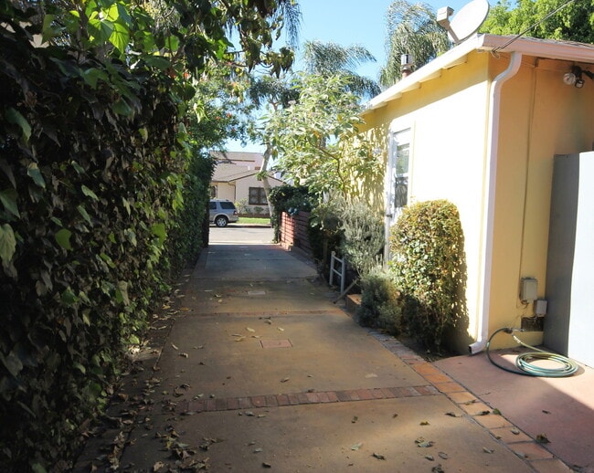 Building Photo - Prime Mid-City--Adorable Private Back Hous...