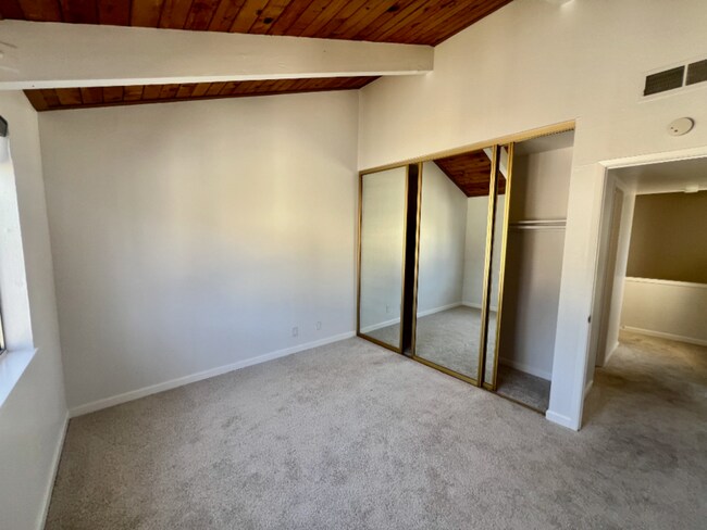 Building Photo - 2200 Laguna Cir