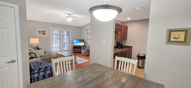 Building Photo - 2421 Beachview Dr