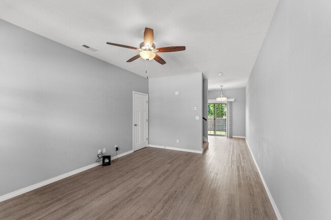 Building Photo - NEW LUXURY 3 BED 2.5 BATH TOWNHOUSE!!!