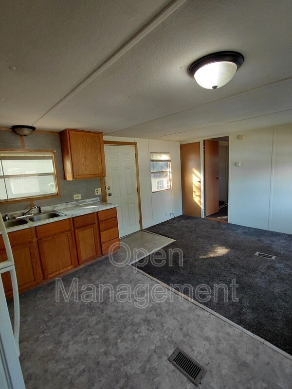 Building Photo - 301 Mantle Ave