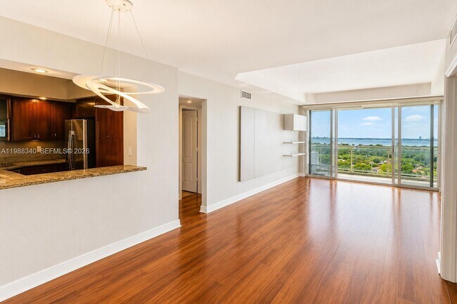 Building Photo - 5600 Collins Ave