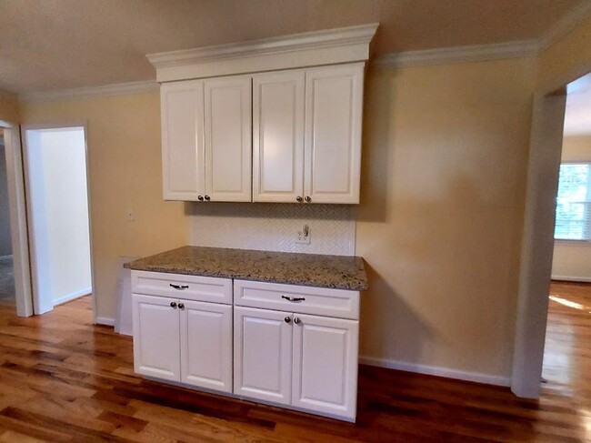 Building Photo - 3 Bedroom Brick Home