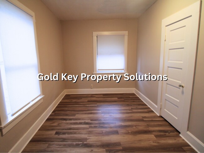 Building Photo - MUNCIE 3 BR 1 BA house with Fenced Backyard (NO SECTION 8)