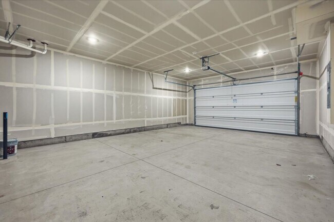 Building Photo - Brand New 3 Bed 3 Bath Townhome