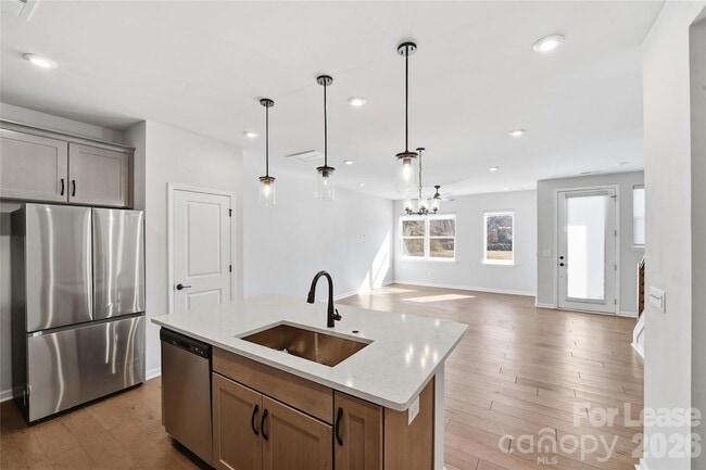 Building Photo - 423 Vinroot Aly