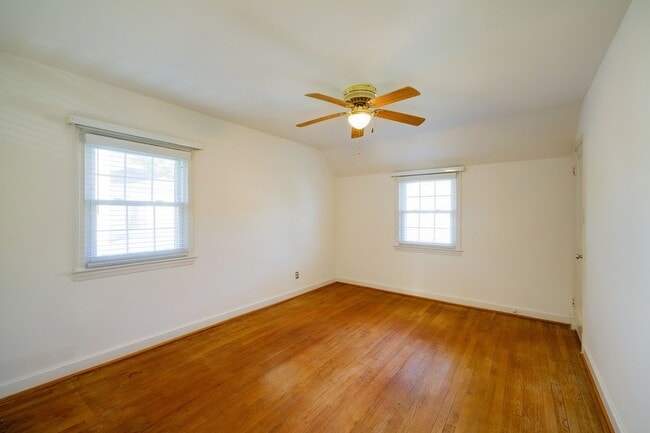 Building Photo - Charming 3BR/2BA Hyattsville Gem! Bonus Room & Sunroom — Move-In Ready!