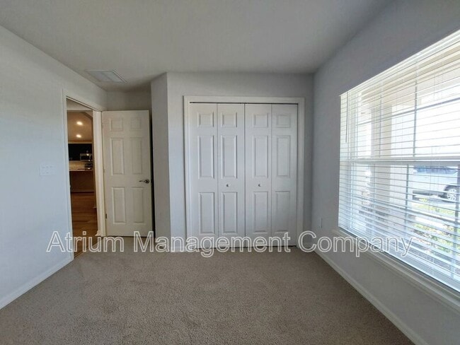 Building Photo - 1234 Cascade Dr