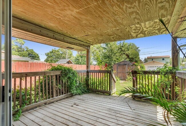 Building Photo - Great one bedroom - Located in Rock Island