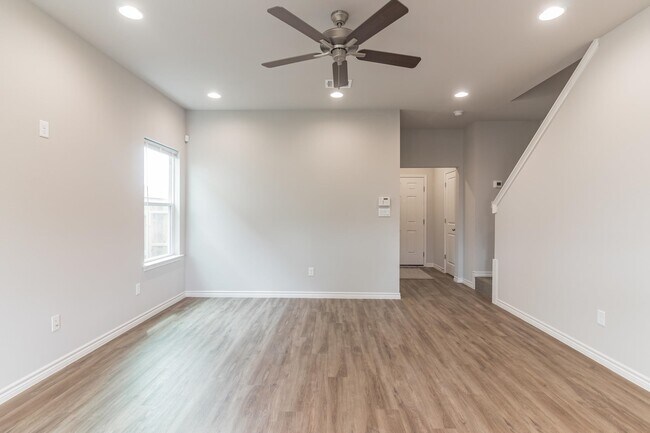 Building Photo - 125 Peruna Dr
