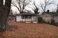 Building Photo - Newly Renovated 3/2 w/ Large Backyard in O...