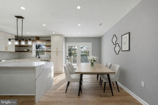 Building Photo - 110 Elaine Dr