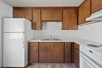 Building Photo - $1,500 - 2 Bed / 1 Bath - Recently Renovated in Private Setting