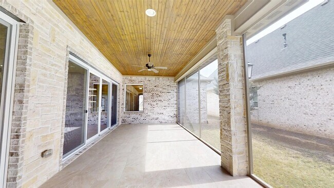 Building Photo - 2405 Vineyard Dr