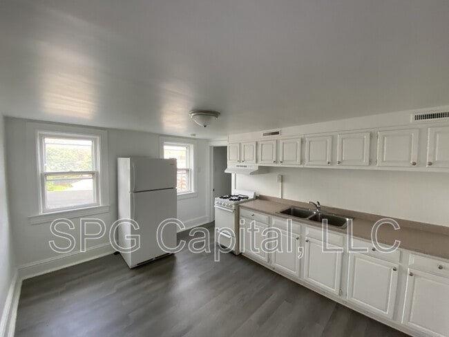 Building Photo - 871 Madison Ave