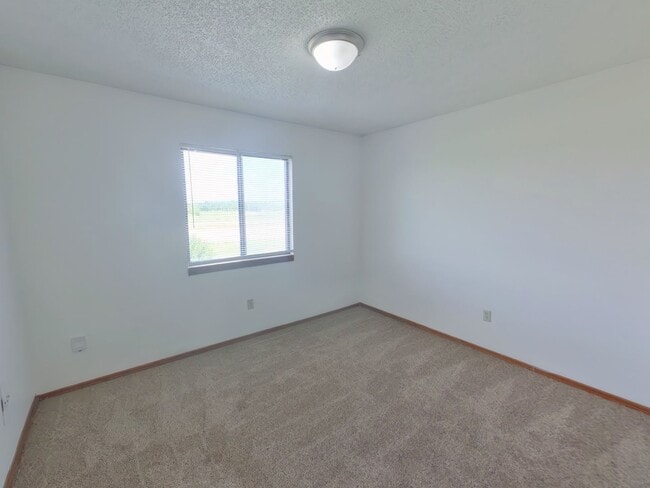 Building Photo - 3960 N Garland Cir
